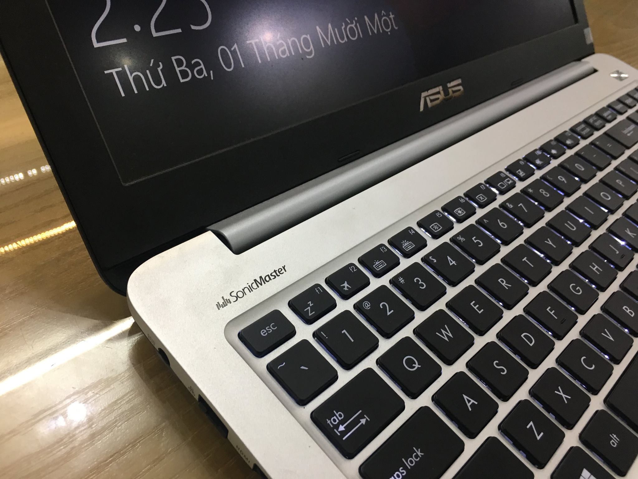 Laptop Asus Asus K501LX-DM083D-3.jpg